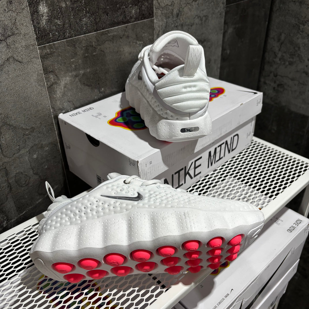 NIKE MIND WHITE 002