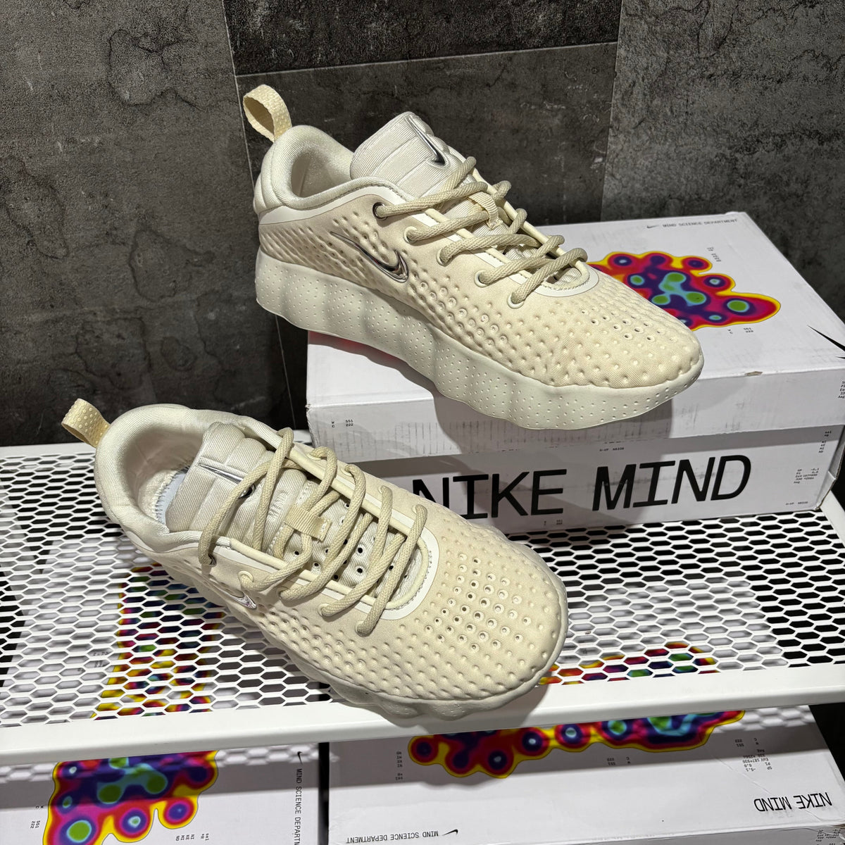 NIKE MIND BEIGE 002