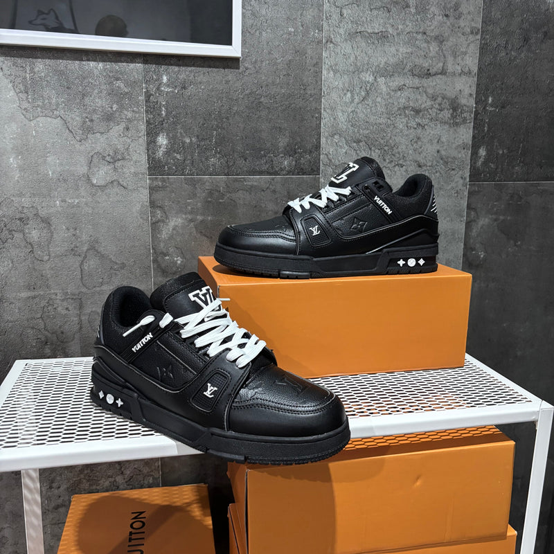 LOUIS VUITTON TRAINER BLACK