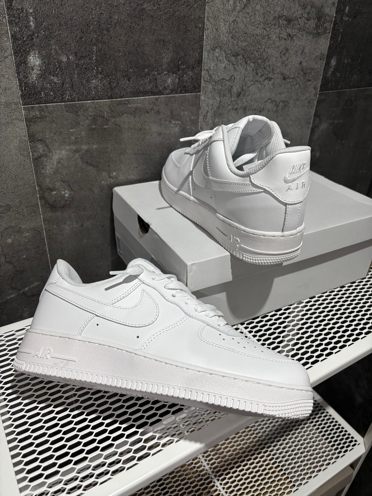 NIKE AIR FORCE 1