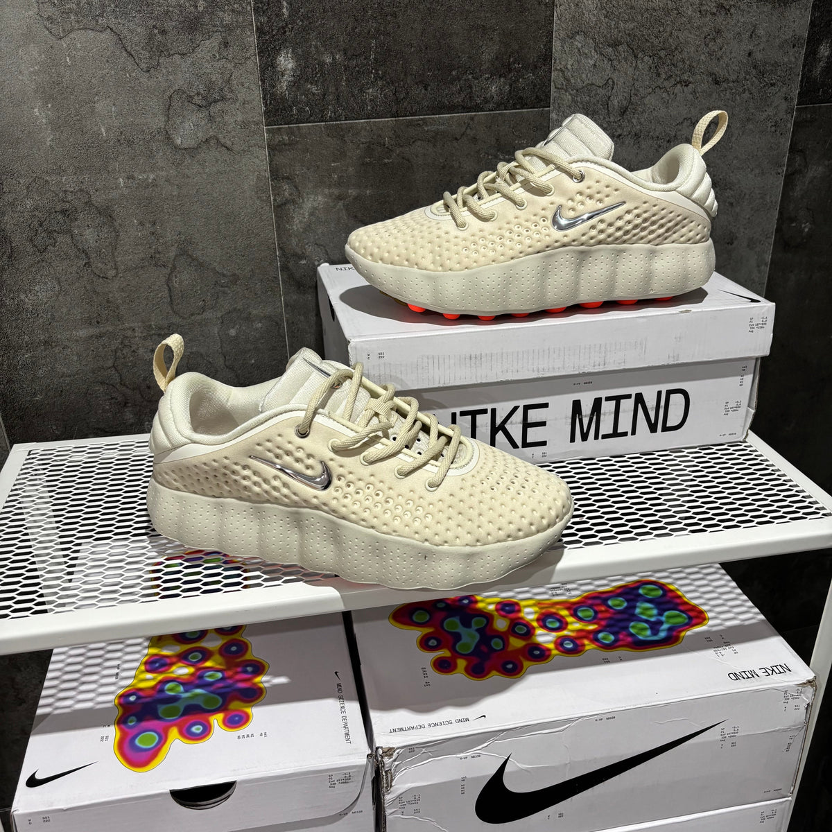 NIKE MIND BEIGE 002