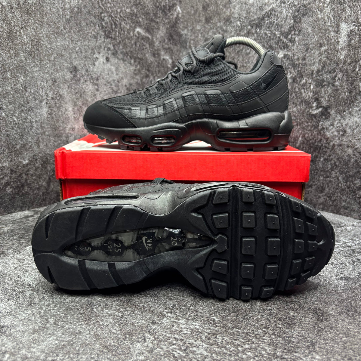 NIKE AIR MAX 95 BLACK