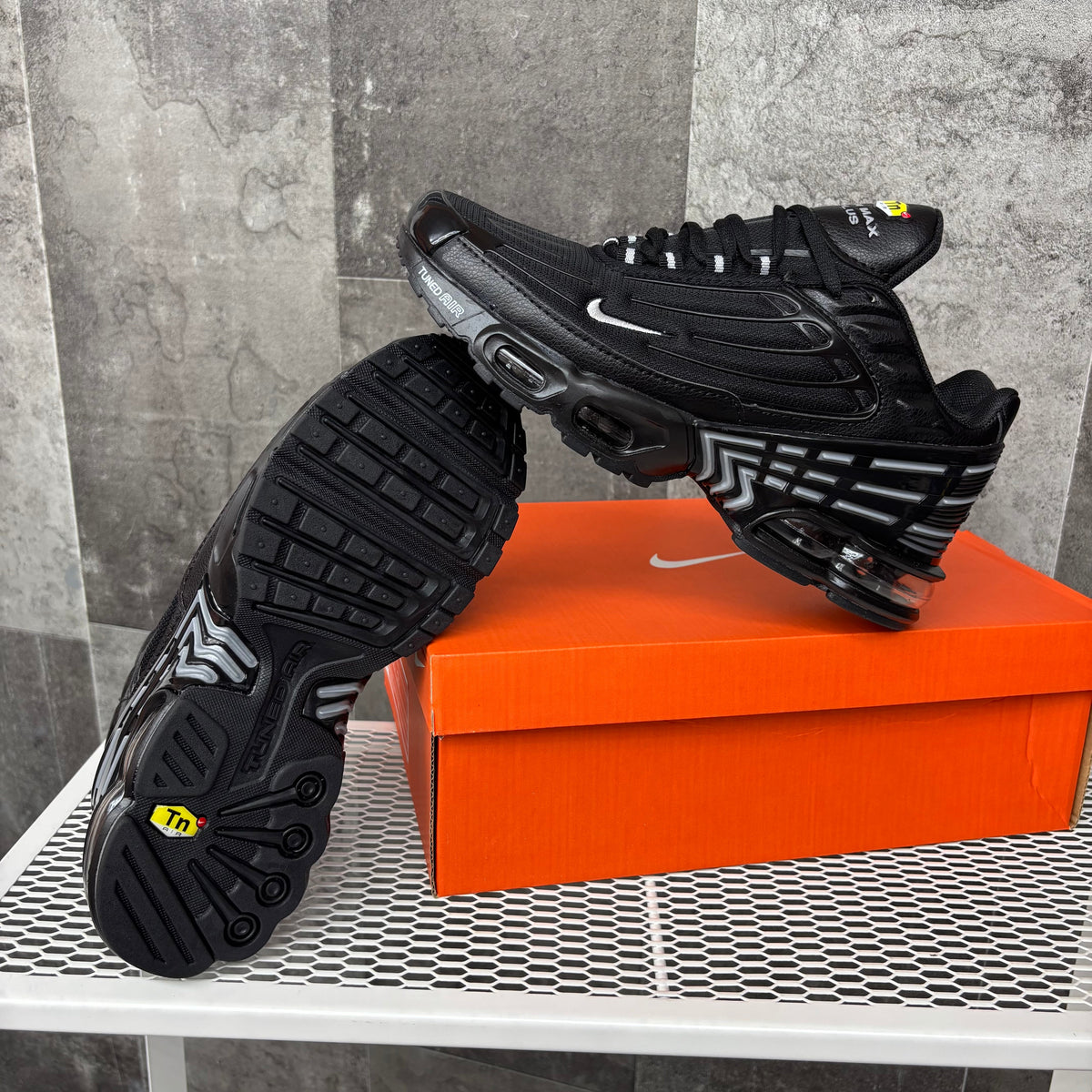 NIKE TUNED AIR MAX PLUS III BLACK