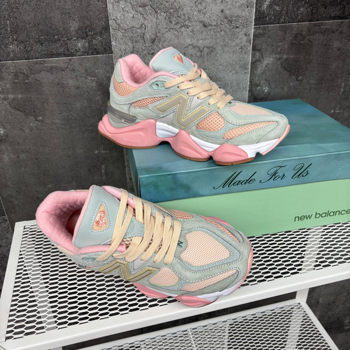 NEW BALANCE 9060