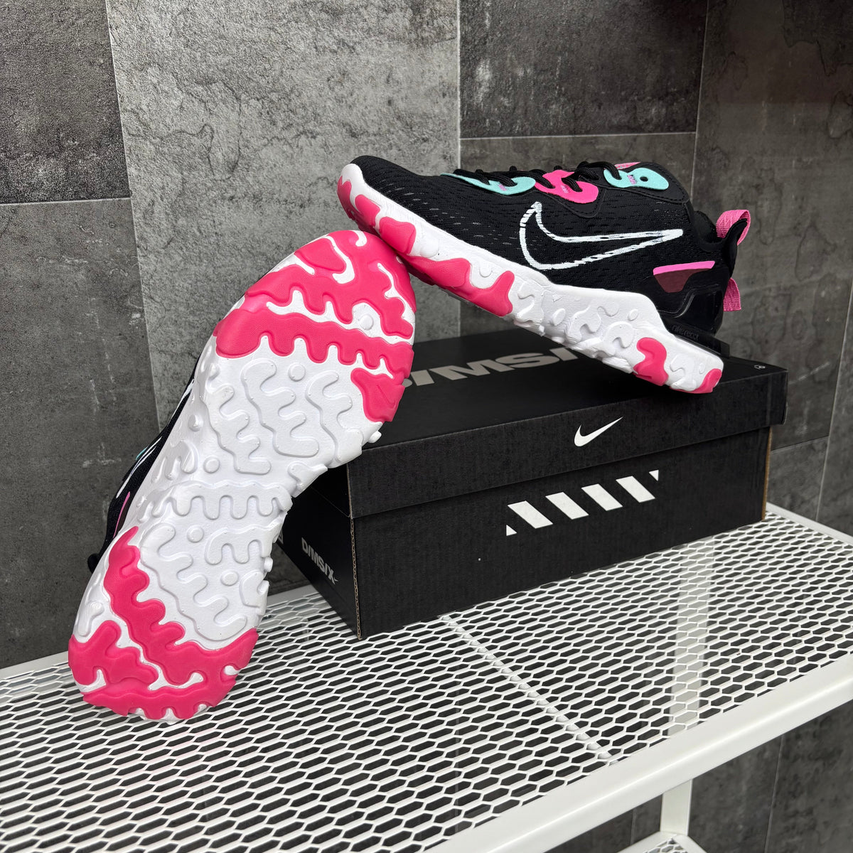 NIKE REACT VISION MX BLACK PINK BLUE