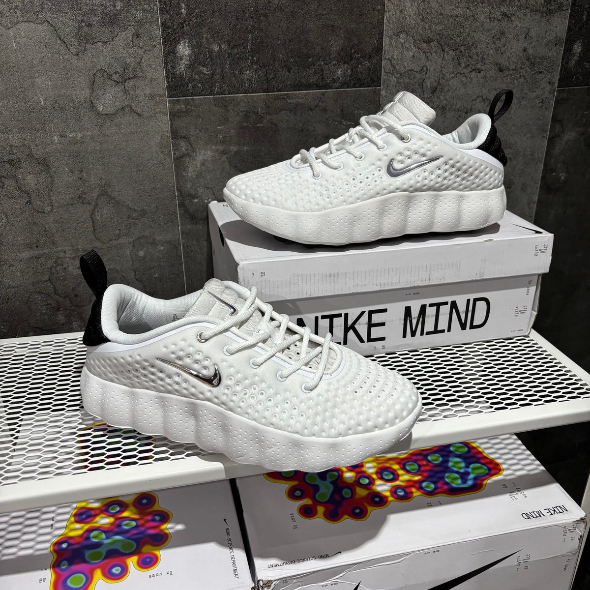 NIKE MIND WHITE & BLACK 002