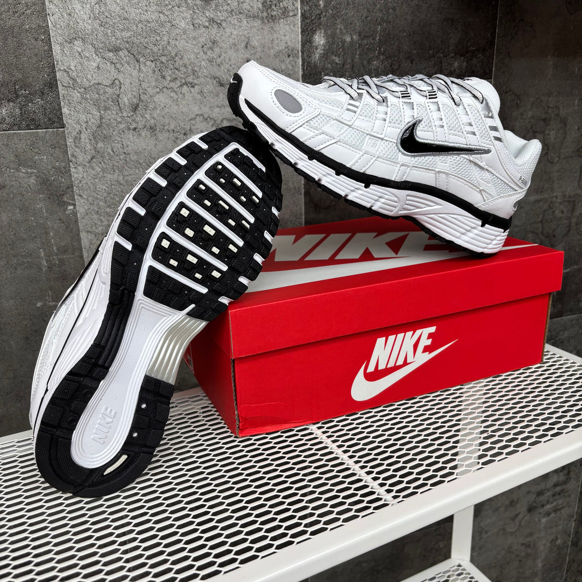 NIKE P-6000 WHITE/BLACK