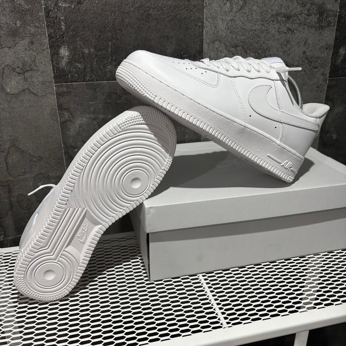 NIKE AIR FORCE 1