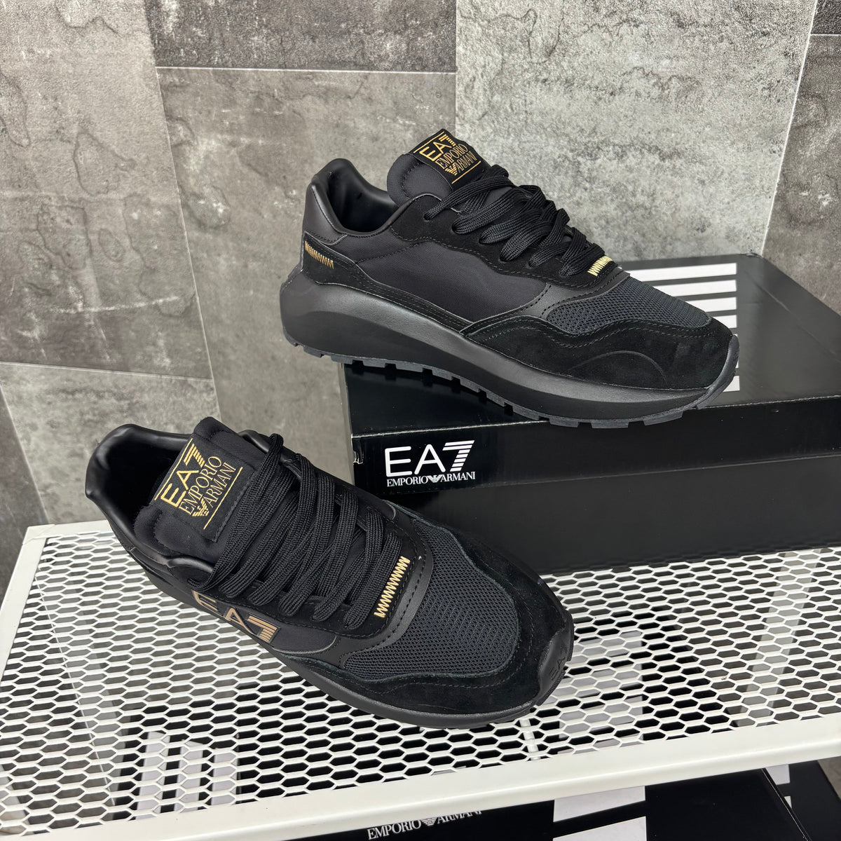 EA7 BLACK & GOLD