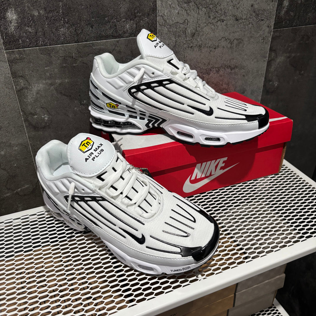 NIKE TUNED AIR MAX PLUS III WHITE