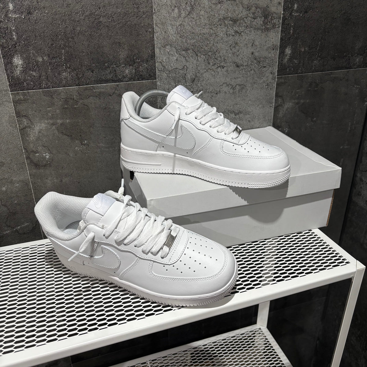 NIKE AIR FORCE 1