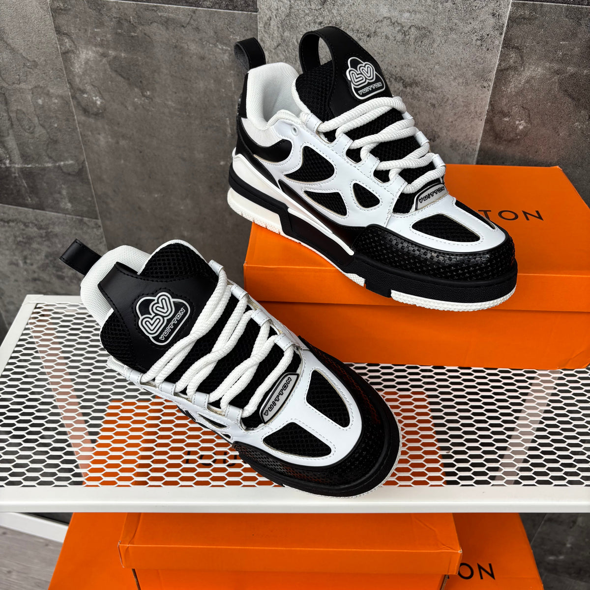 LOUIS VUITTON SKATE WHITE BLACK