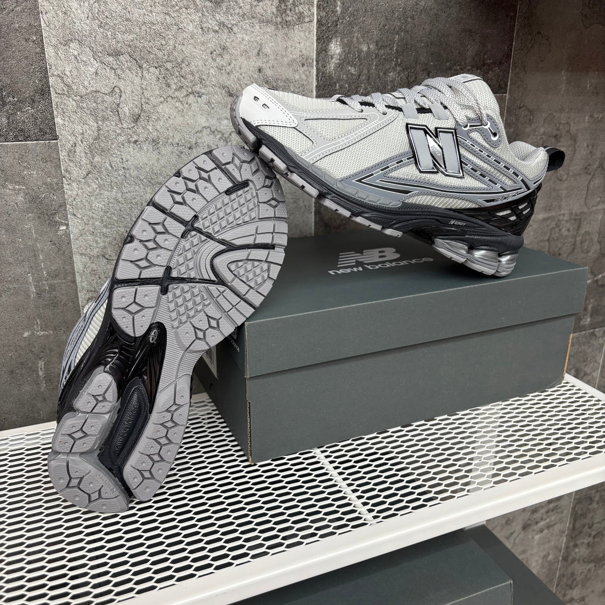 NEW BALANCE 1906R GREY