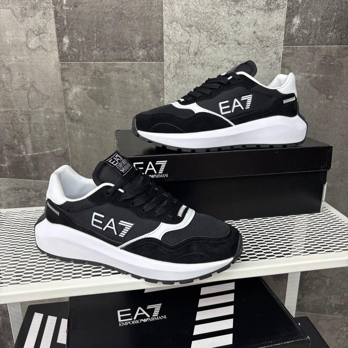 EA7 WHITE & BLACK