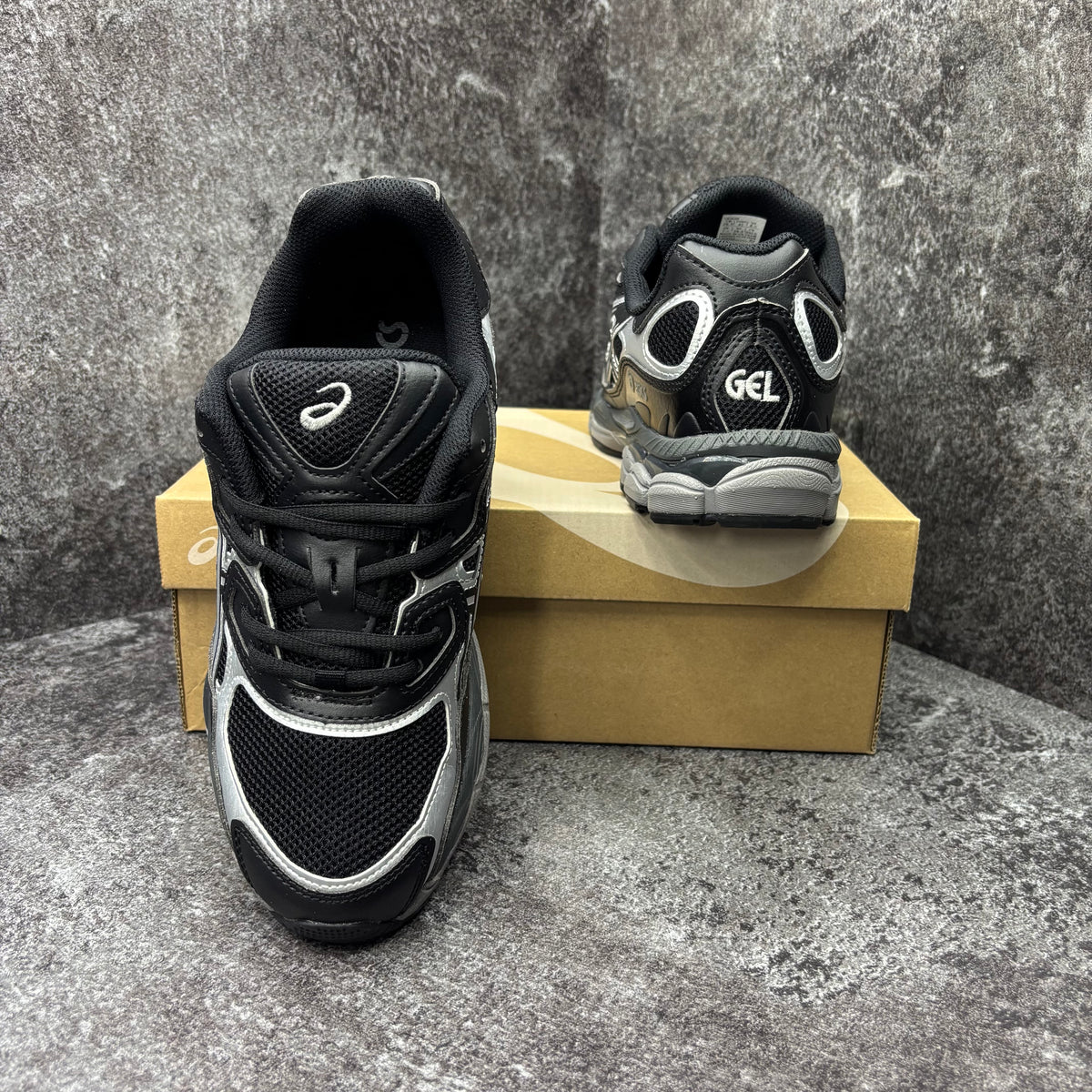 ASICS BLACK & SILVER