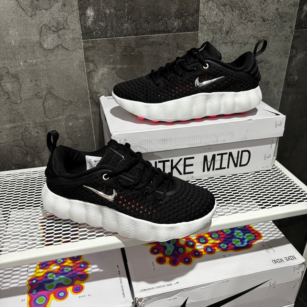 NIKE MIND BLACK & WHITE 002