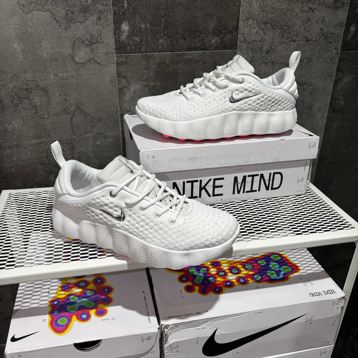 NIKE MIND WHITE 002