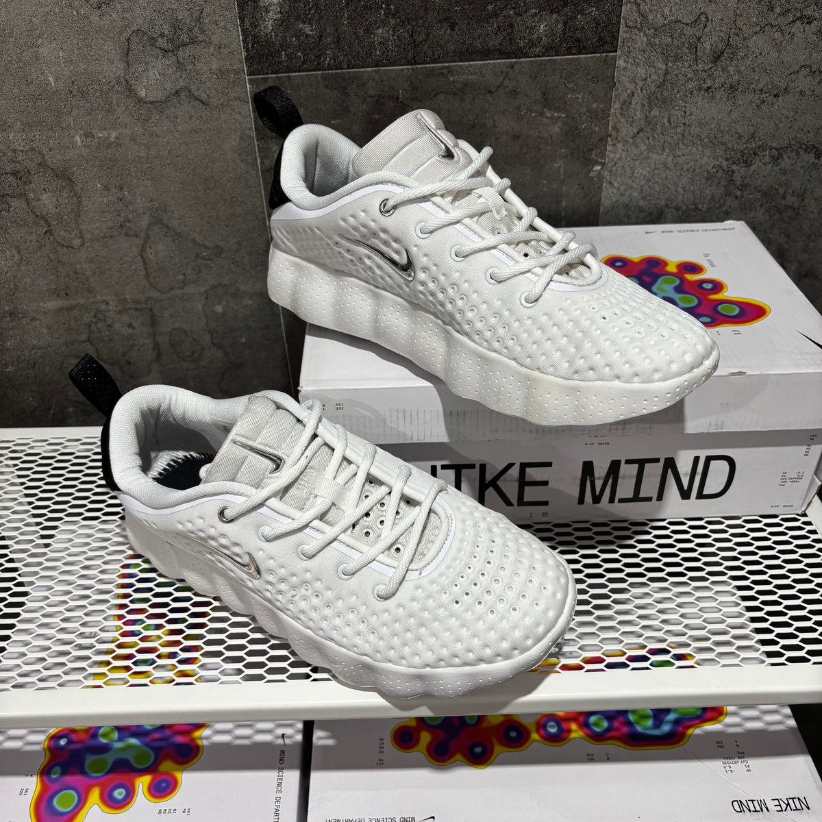 NIKE MIND WHITE & BLACK 002