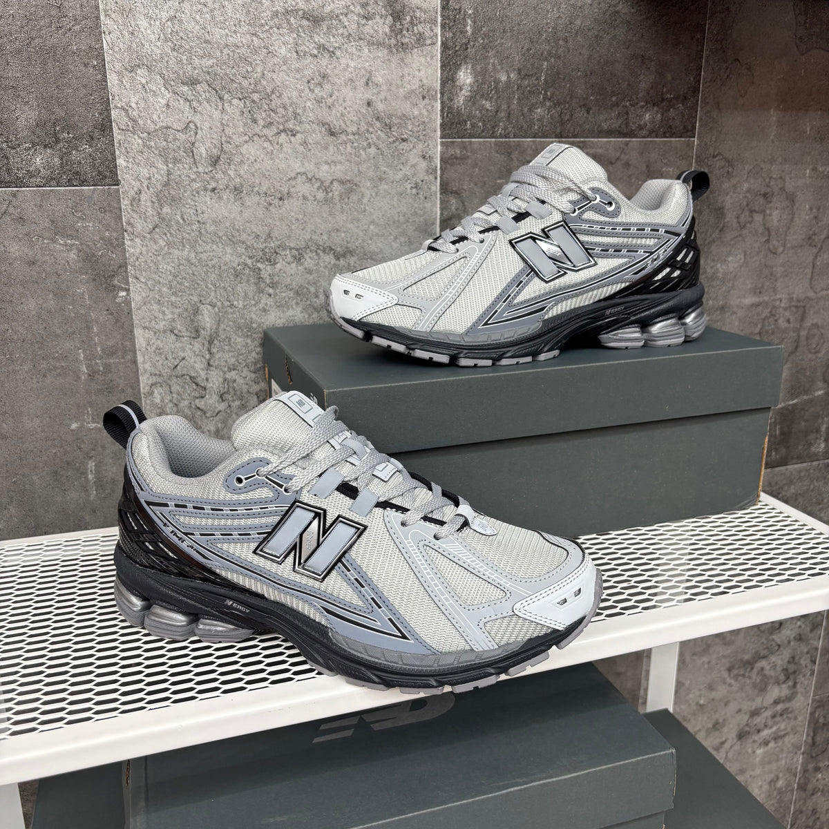 NEW BALANCE 1906R GREY