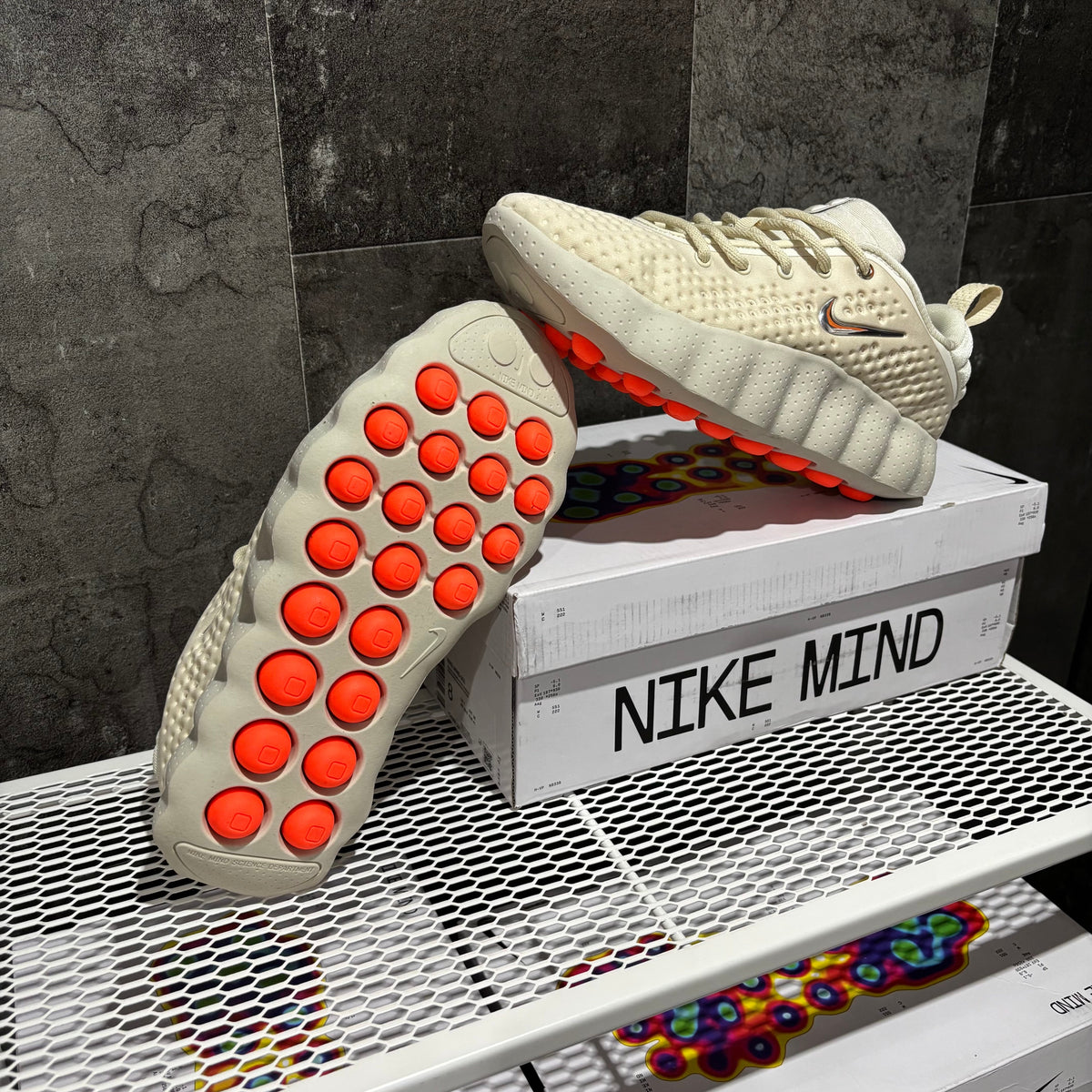 NIKE MIND BEIGE 002