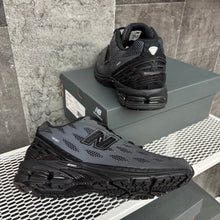 NEW BALANCE ALL BLACK 1906R