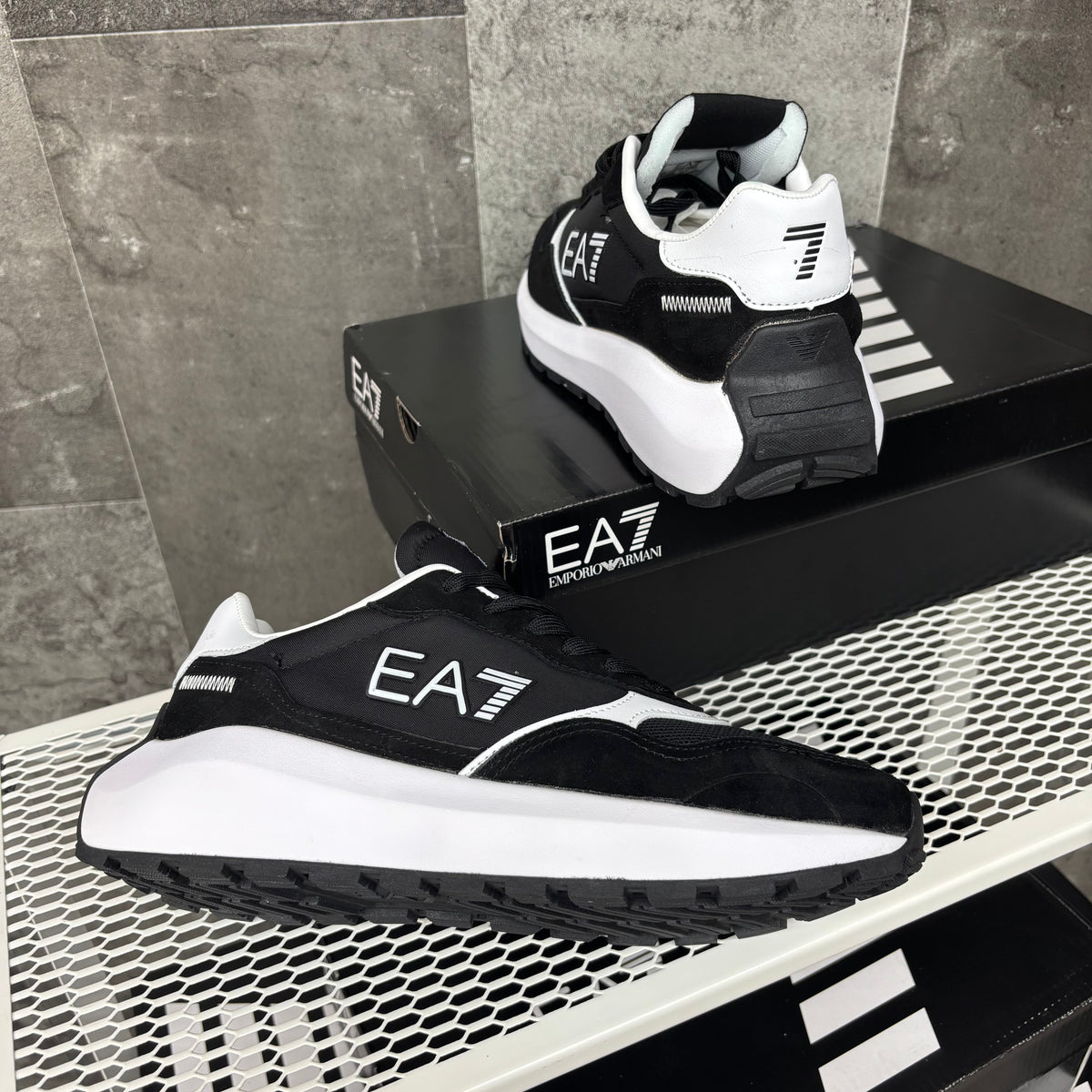 EA7 WHITE & BLACK
