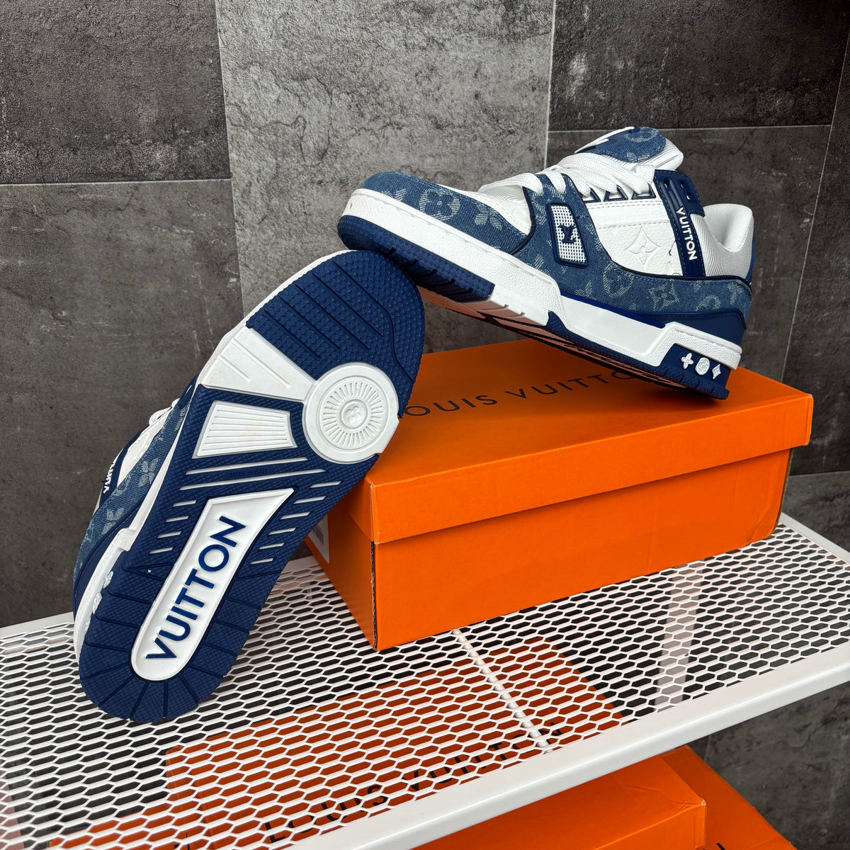LOUIS VUITTON TRAINER WHITE BLUE