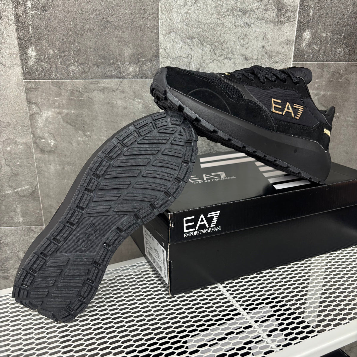 EA7 BLACK & GOLD