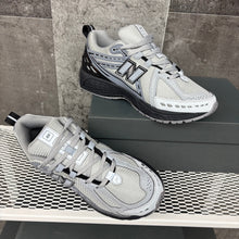 NEW BALANCE 1906R GREY