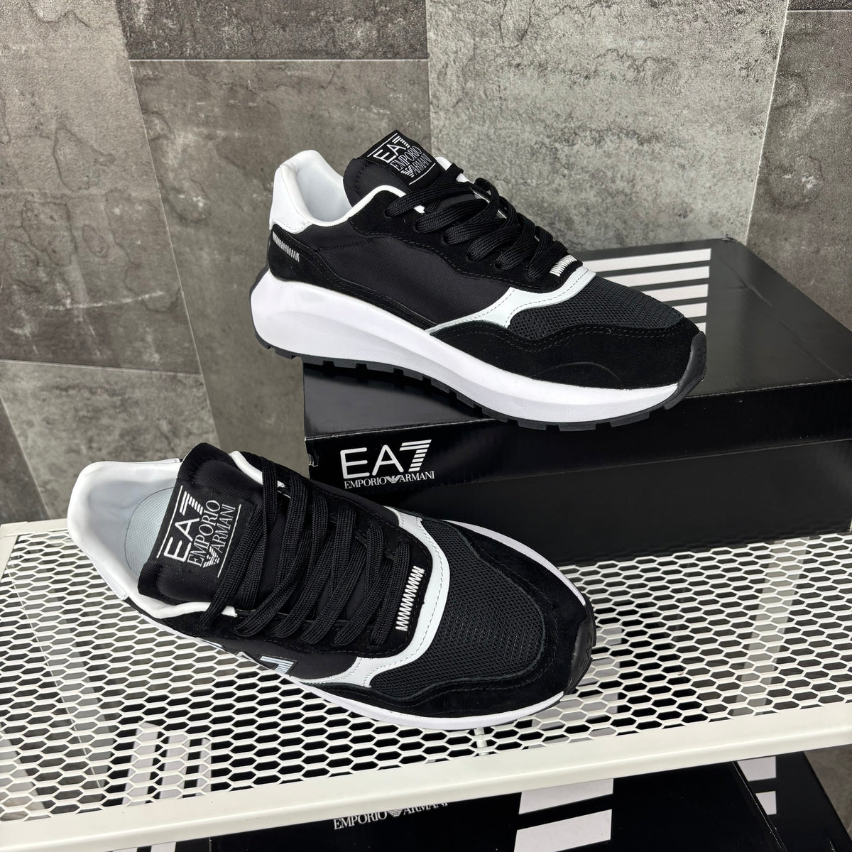 EA7 WHITE & BLACK