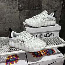NIKE MIND WHITE & BLACK 002