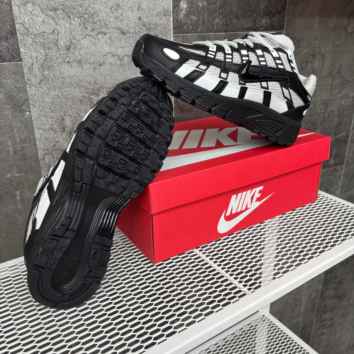 NIKE P-6000 GREY/BLACK