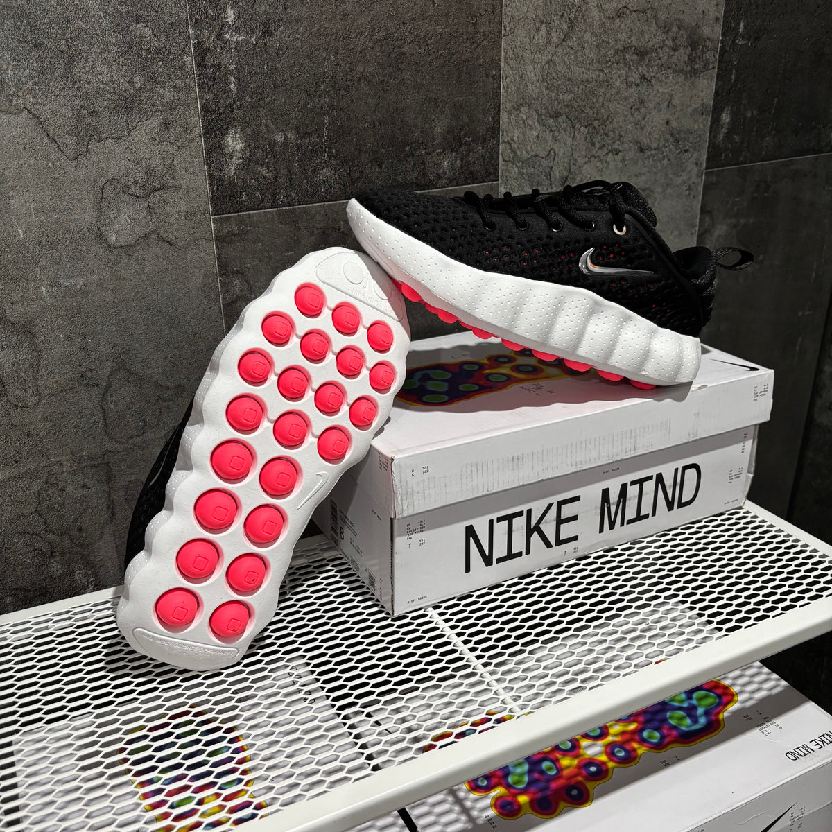 NIKE MIND BLACK & WHITE 002