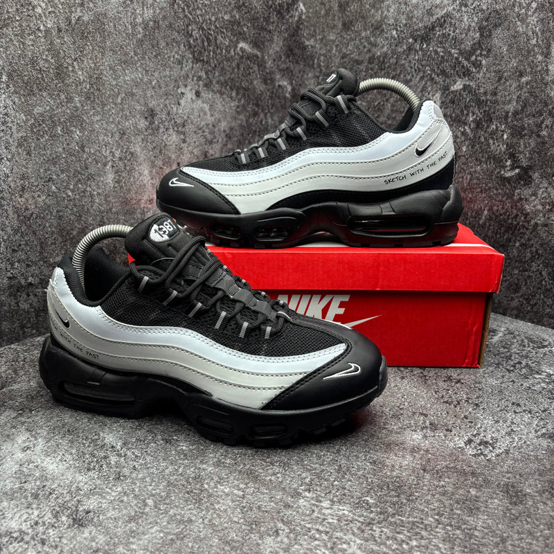 NIKE AIR MAX 95 BLACK & WHITE