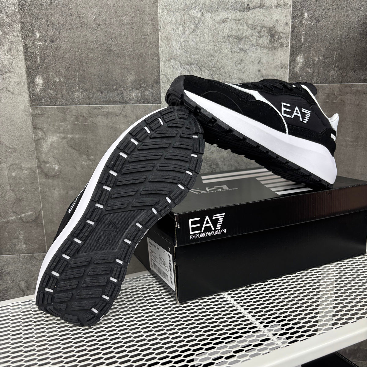 EA7 WHITE & BLACK